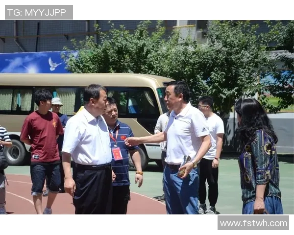 体能教练与足球教练的协同作用如何提升球队整体竞技水平与运动员表现